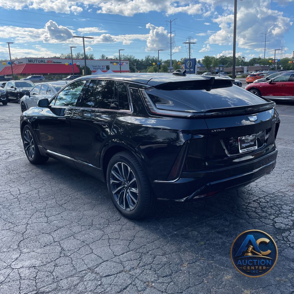 2025 Cadillac Lyriq Sport 1