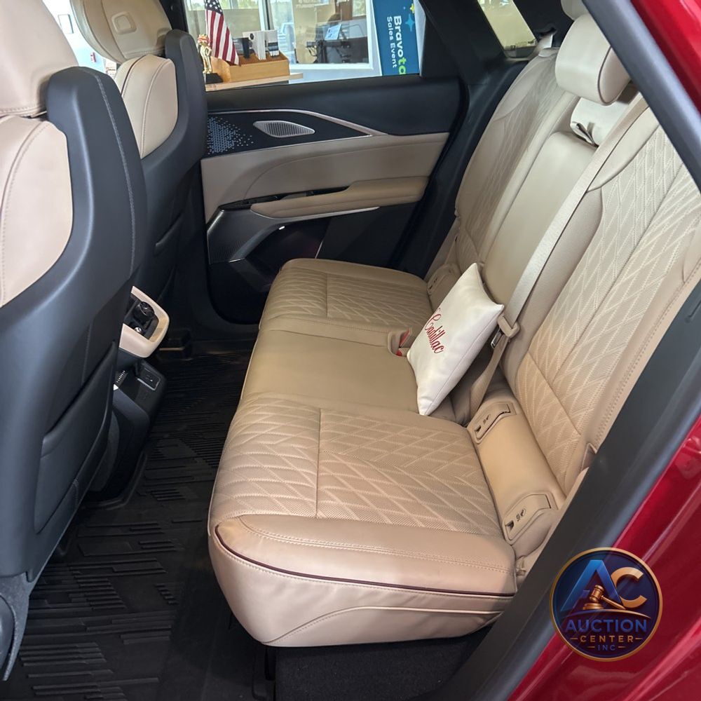 2024 Cadillac LYRIQ Sport 3