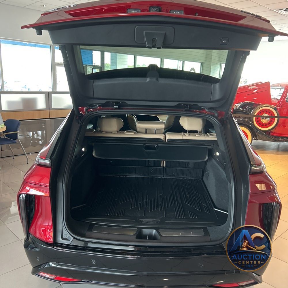 2024 Cadillac LYRIQ Sport 3