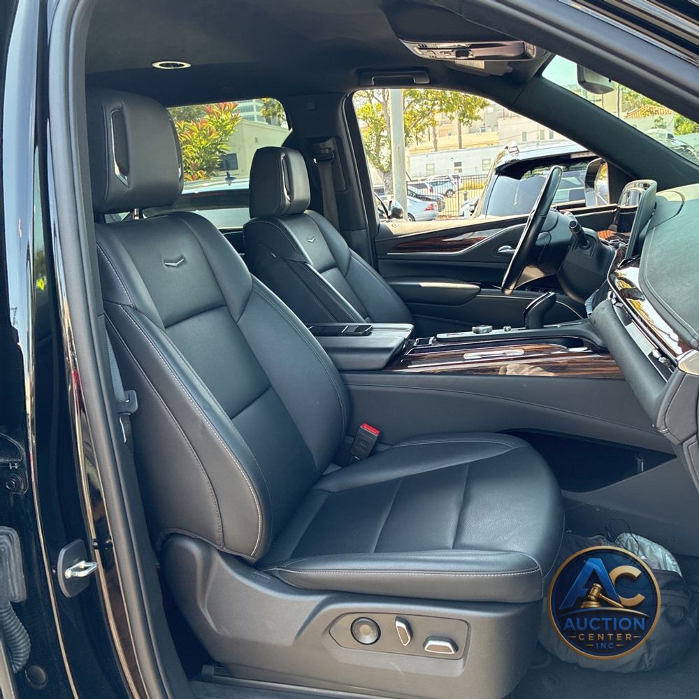 2023 Cadillac Escalade ESV Luxury