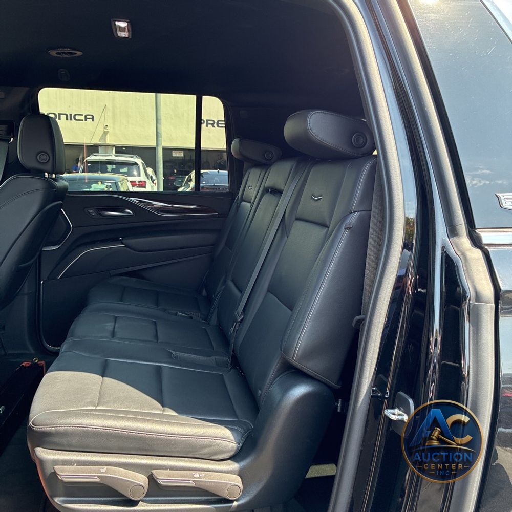 2023 Cadillac Escalade ESV Luxury