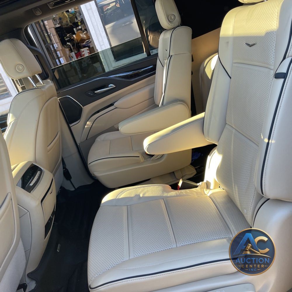 2024 Cadillac Escalade ESV Premium Luxury