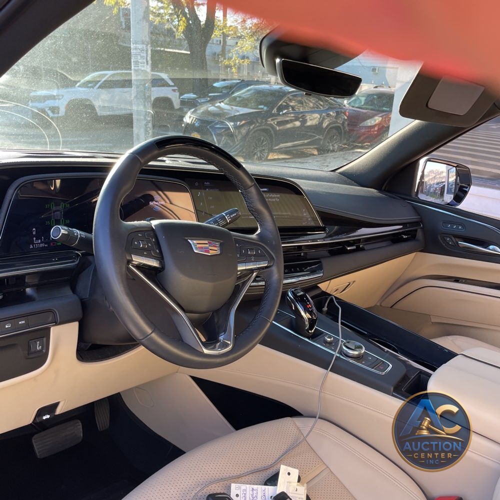 2024 Cadillac Escalade ESV Premium Luxury