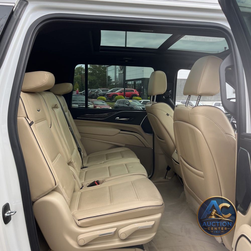 2022 Cadillac Escalade ESV Premium Luxury
