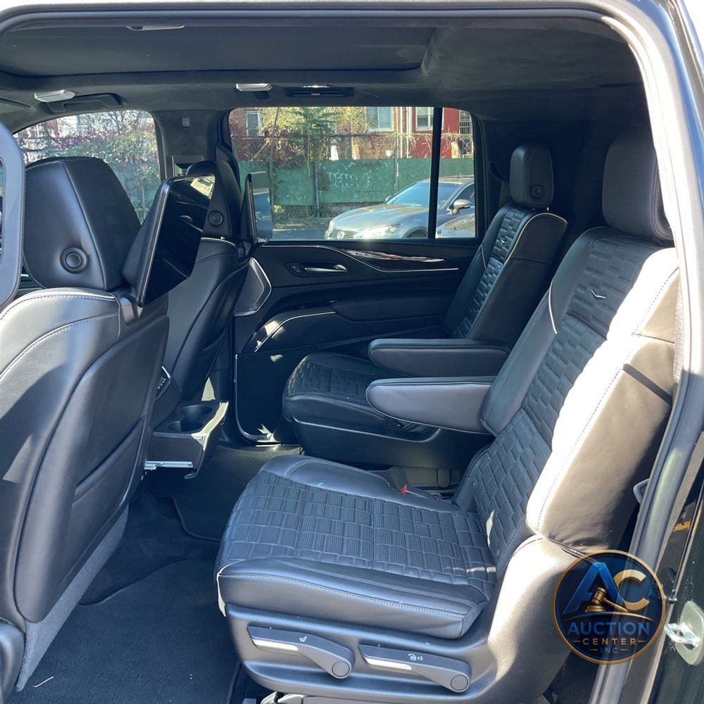 2023 Cadillac Escalade ESV Sport Platinum