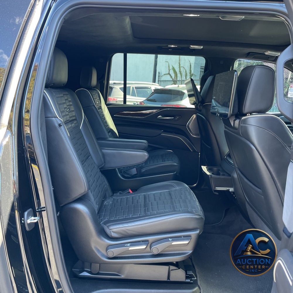2023 Cadillac Escalade ESV Sport Platinum