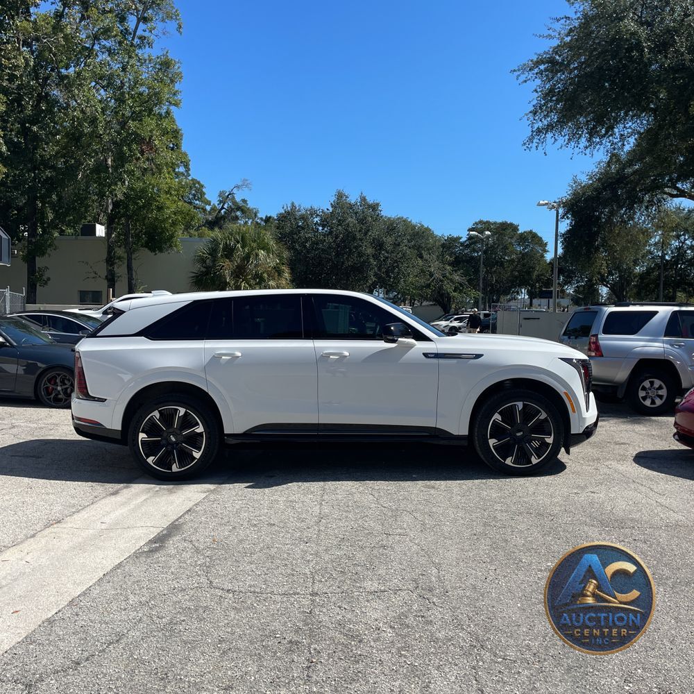2025 Cadillac Escalade IQ Sport 1