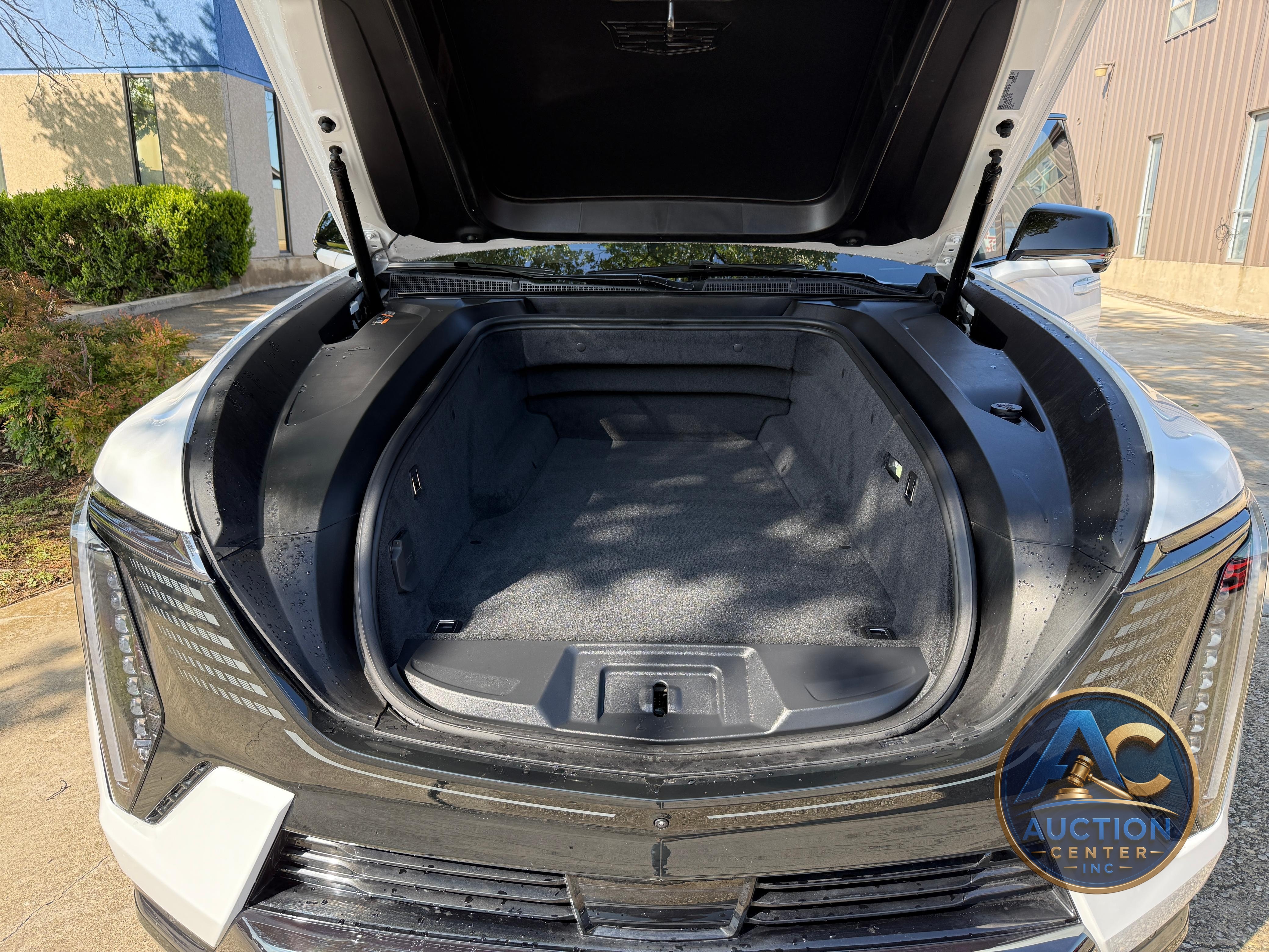 2025 Cadillac Escalade IQ Sport 2