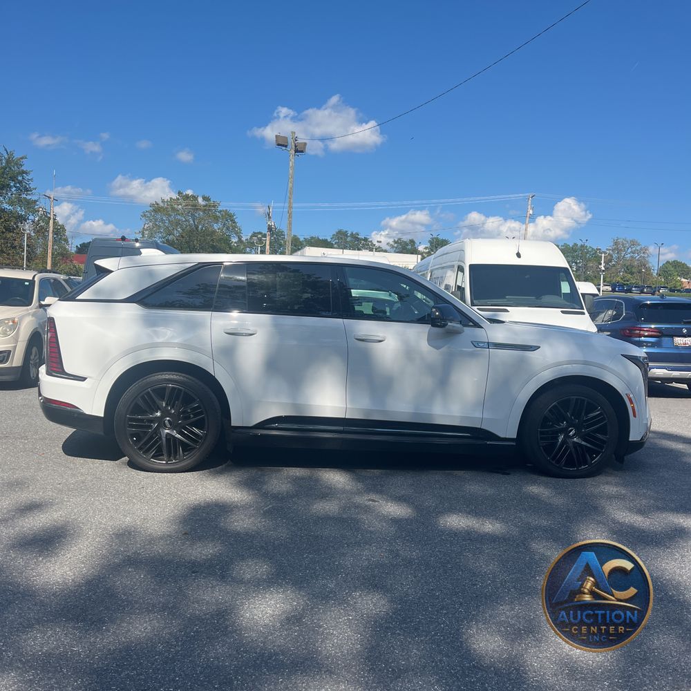 2025 Cadillac Escalade IQ Sport 2