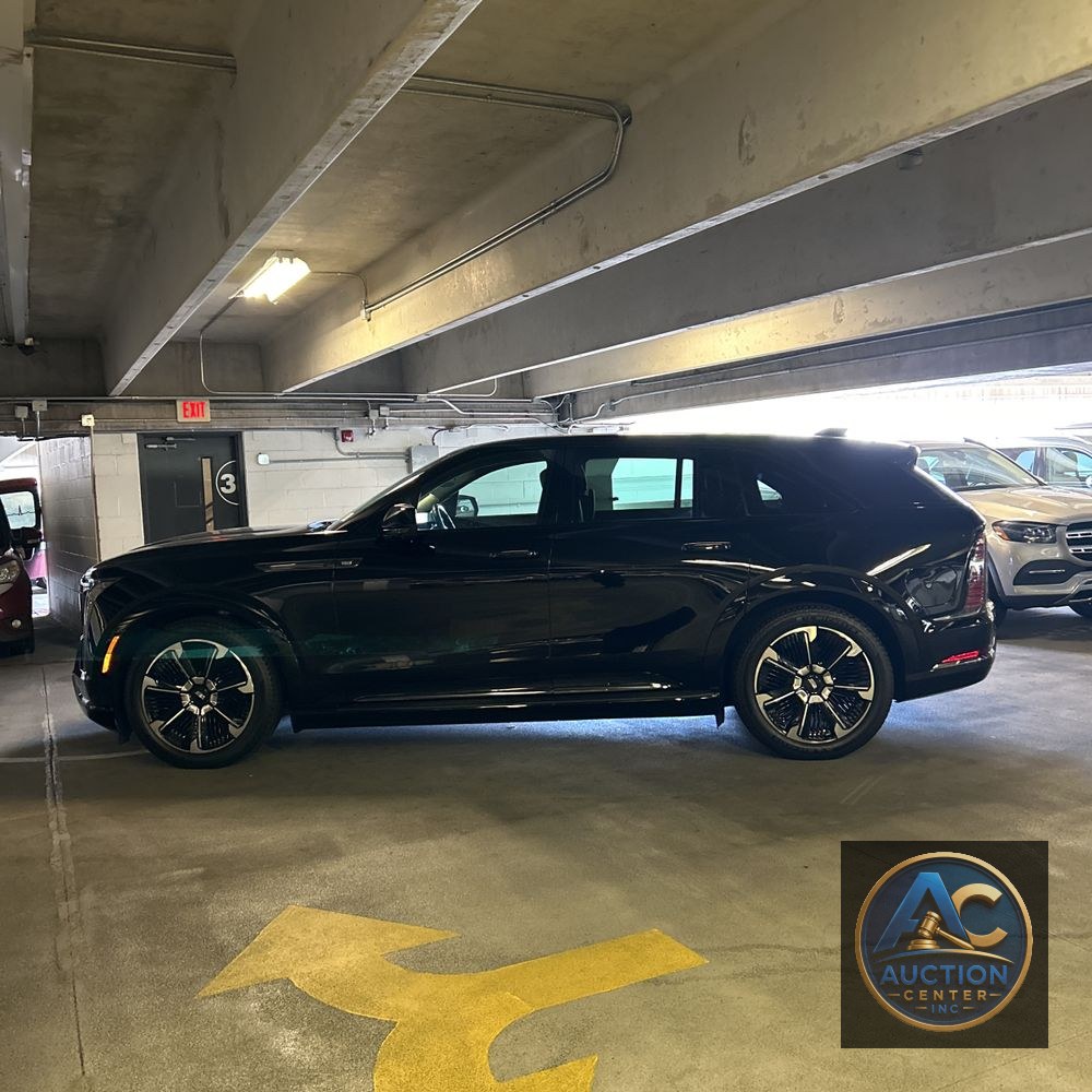 2025 Cadillac Escalade IQ Sport 2