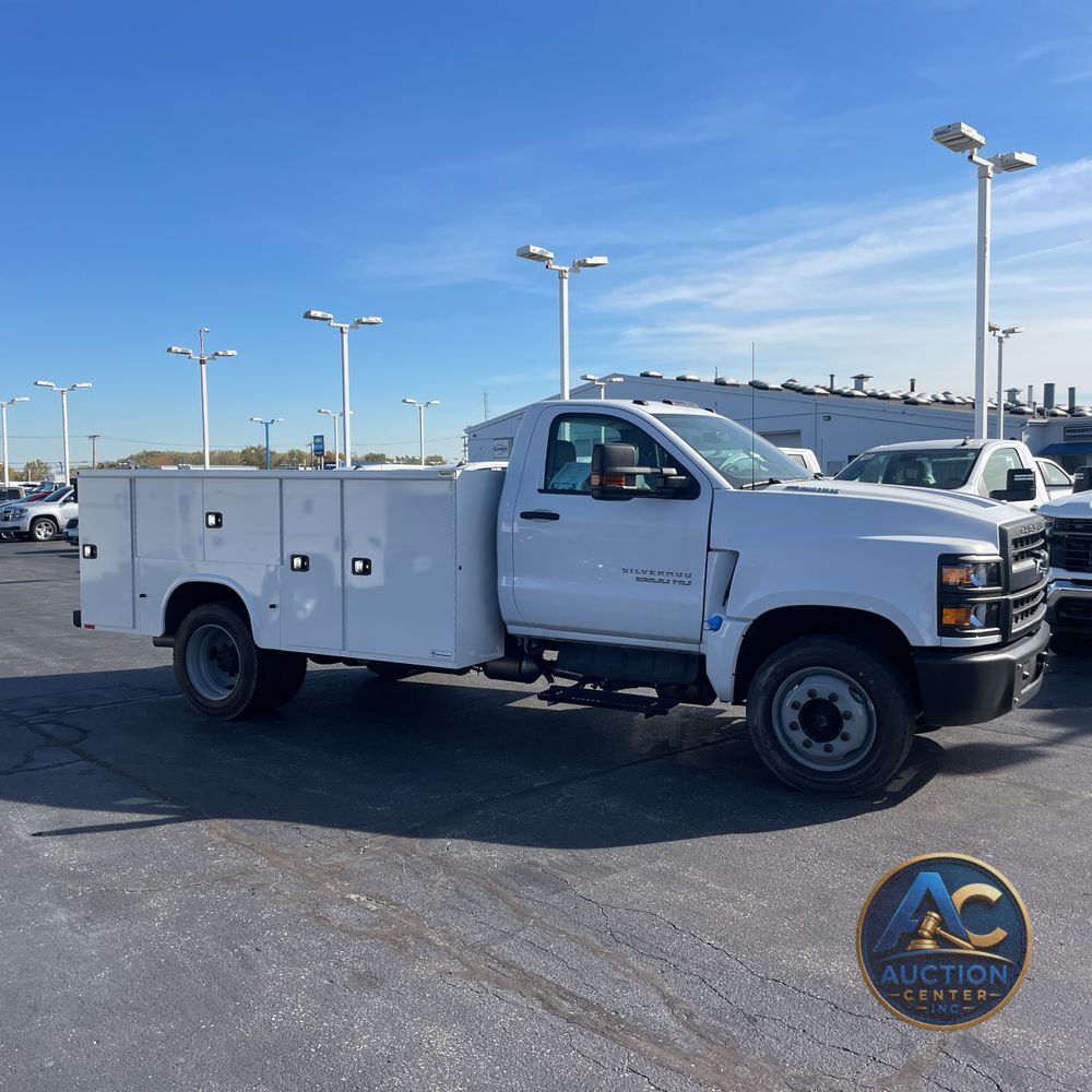 2024 Chevrolet Silverado 4500 W/T