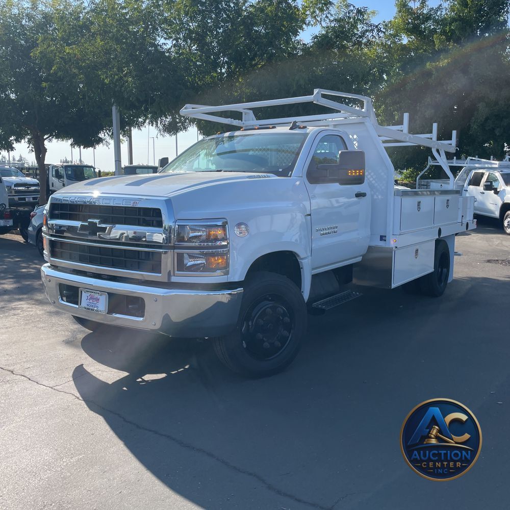 2023 Chevrolet Silverado 5500 W/T