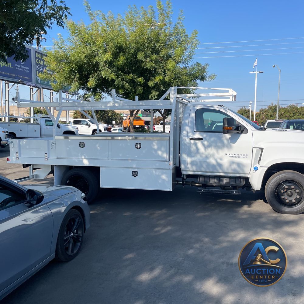 2023 Chevrolet Silverado 5500 W/T