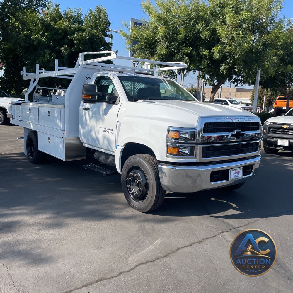 2023 Chevrolet Silverado 5500 W/T