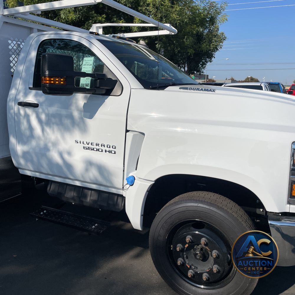 2023 Chevrolet Silverado 5500 W/T