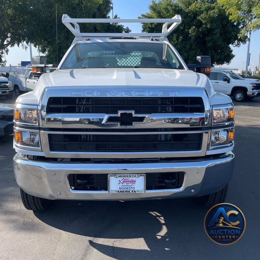 2023 Chevrolet Silverado 5500 W/T