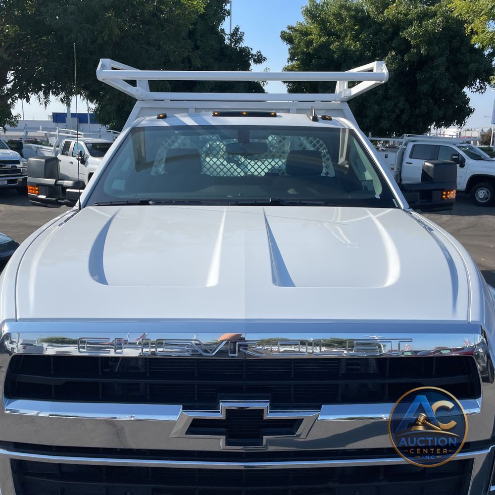 2023 Chevrolet Silverado 5500 W/T