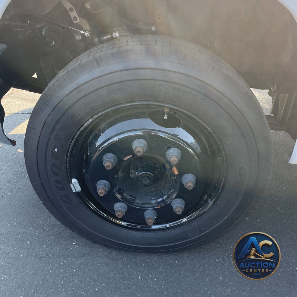 2023 Chevrolet Silverado 5500 W/T