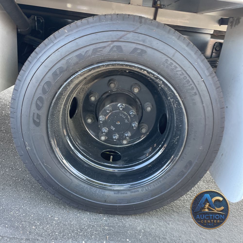 2023 Chevrolet Silverado 5500 W/T