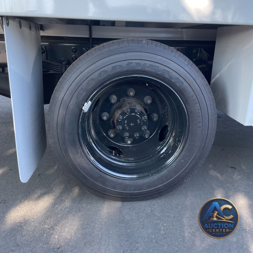 2023 Chevrolet Silverado 5500 W/T