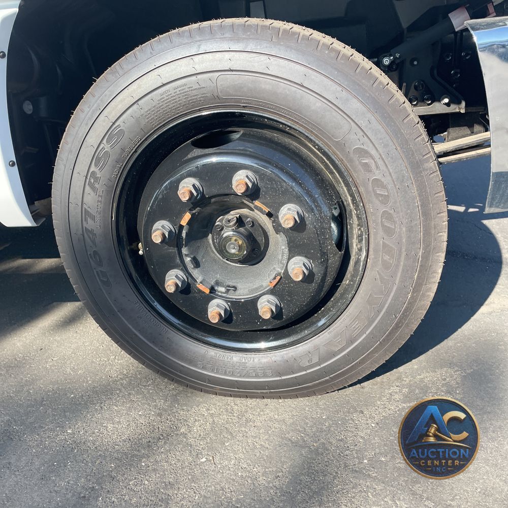 2023 Chevrolet Silverado 5500 W/T