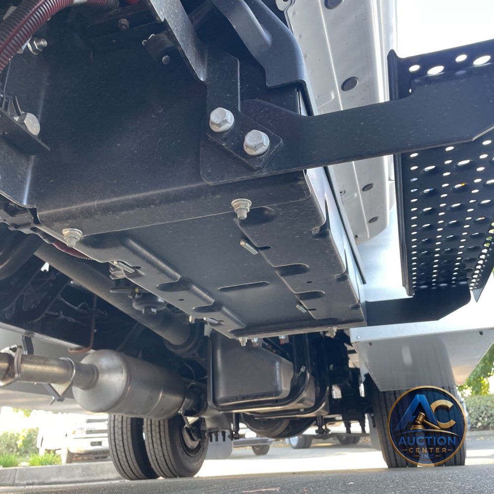 2023 Chevrolet Silverado 5500 W/T