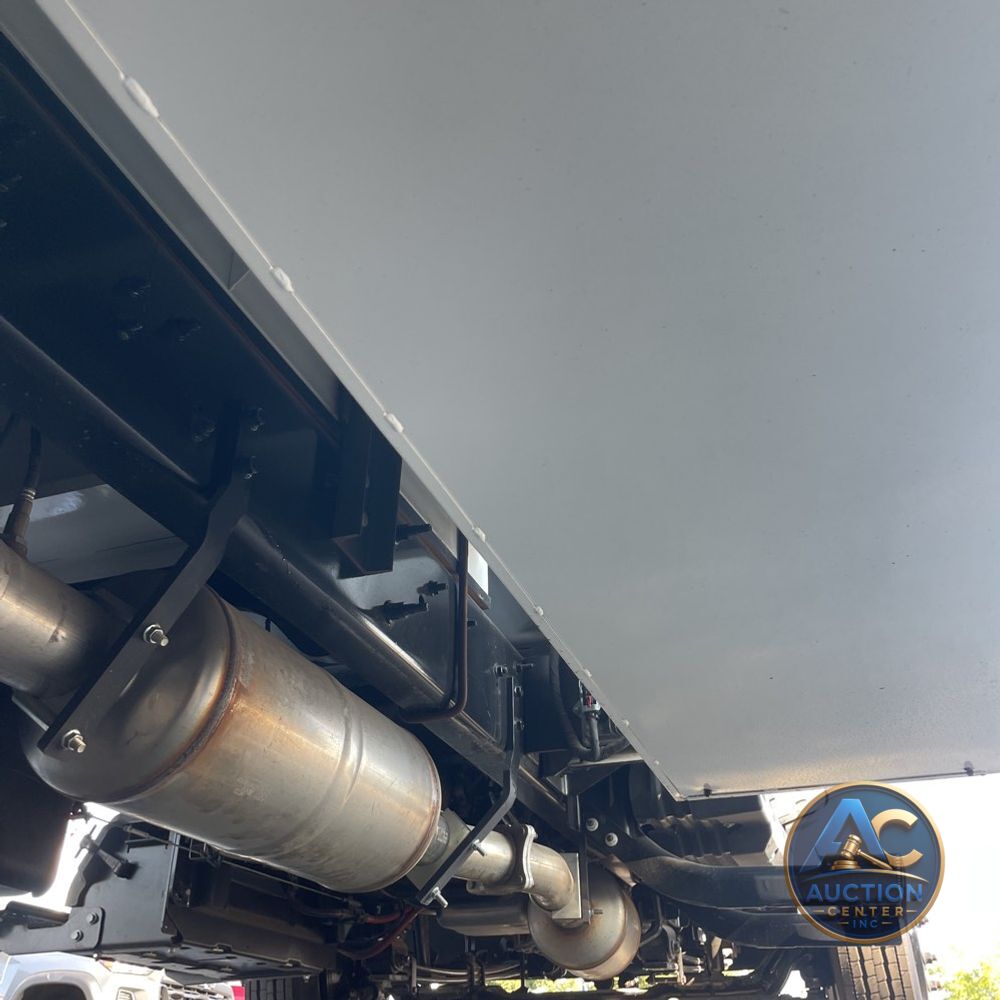 2023 Chevrolet Silverado 5500 W/T