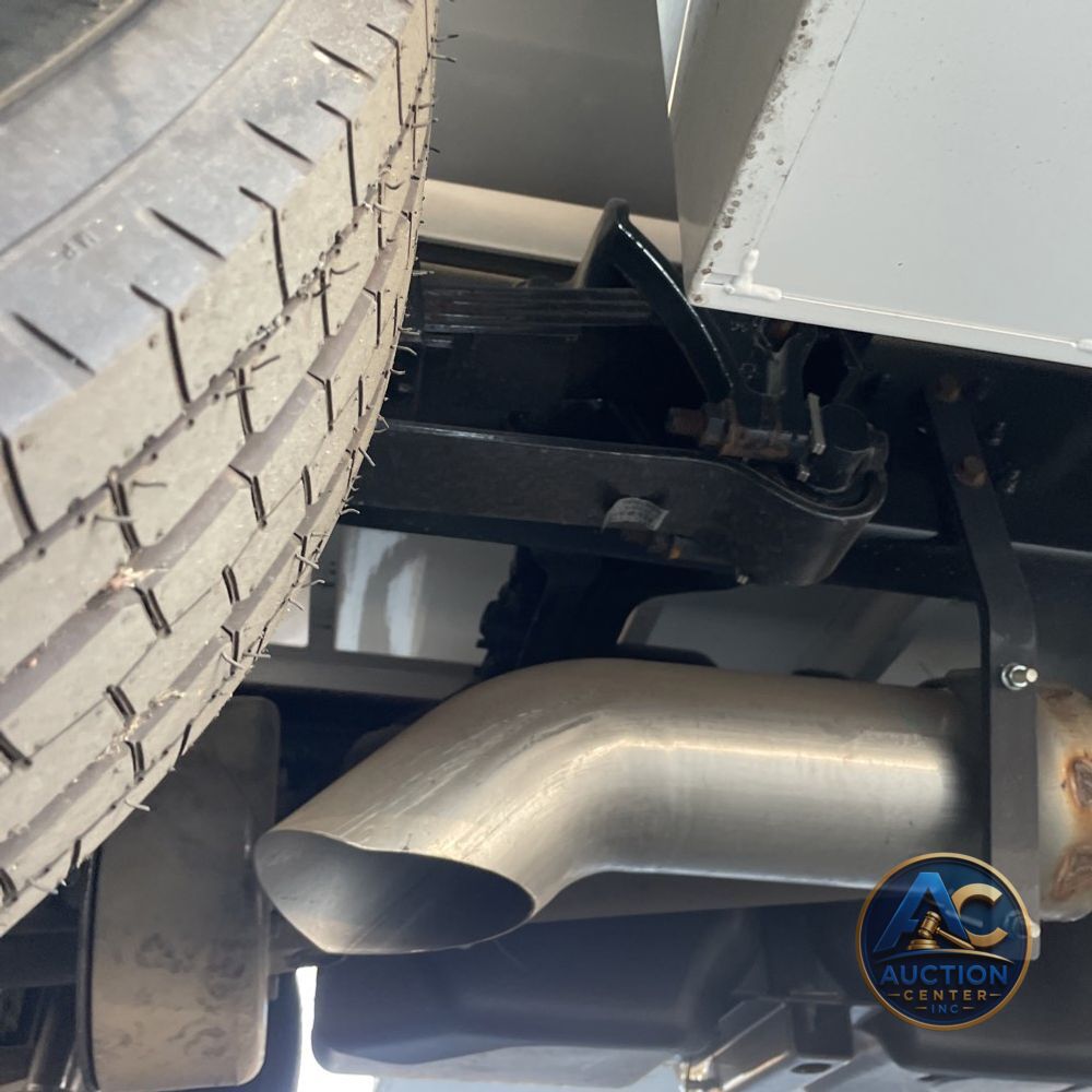 2023 Chevrolet Silverado 5500 W/T