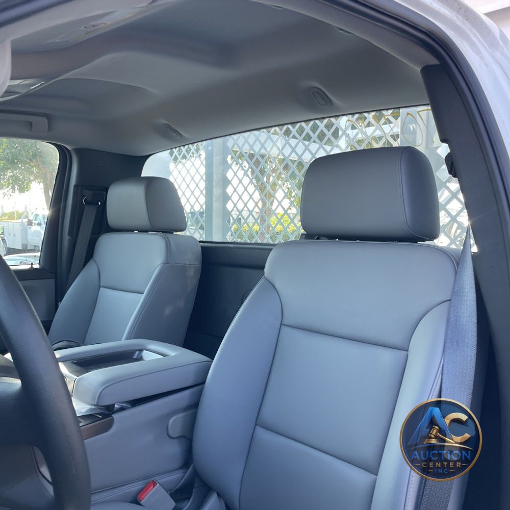 2023 Chevrolet Silverado 5500 W/T