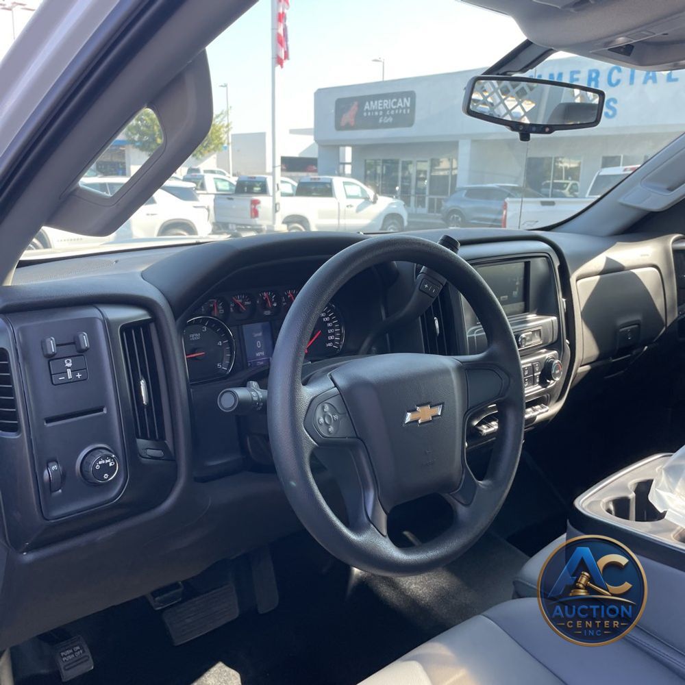 2023 Chevrolet Silverado 5500 W/T