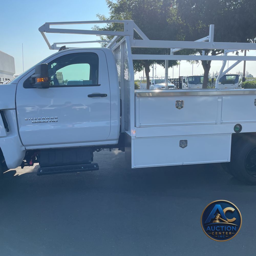 2023 Chevrolet Silverado 5500 W/T