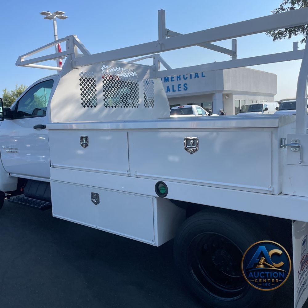 2023 Chevrolet Silverado 5500 W/T