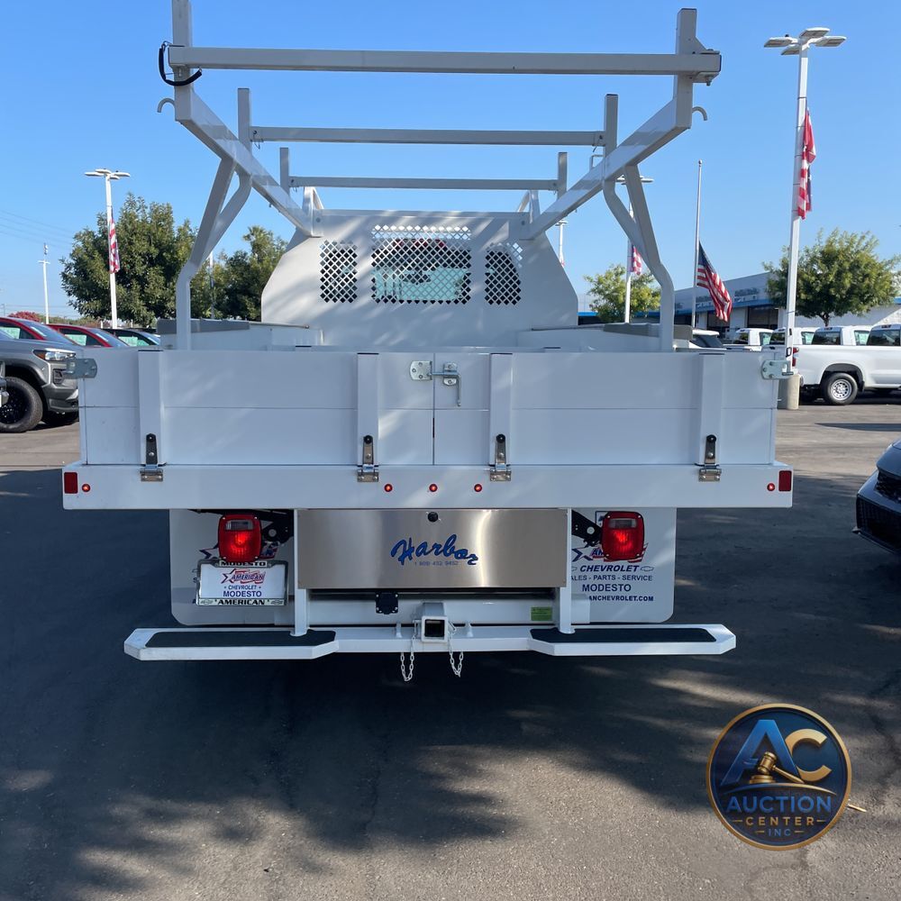 2023 Chevrolet Silverado 5500 W/T