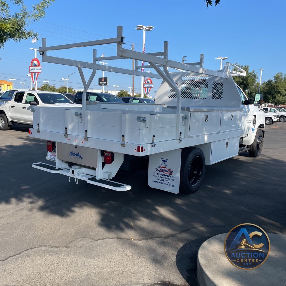 2023 Chevrolet Silverado 5500 W/T
