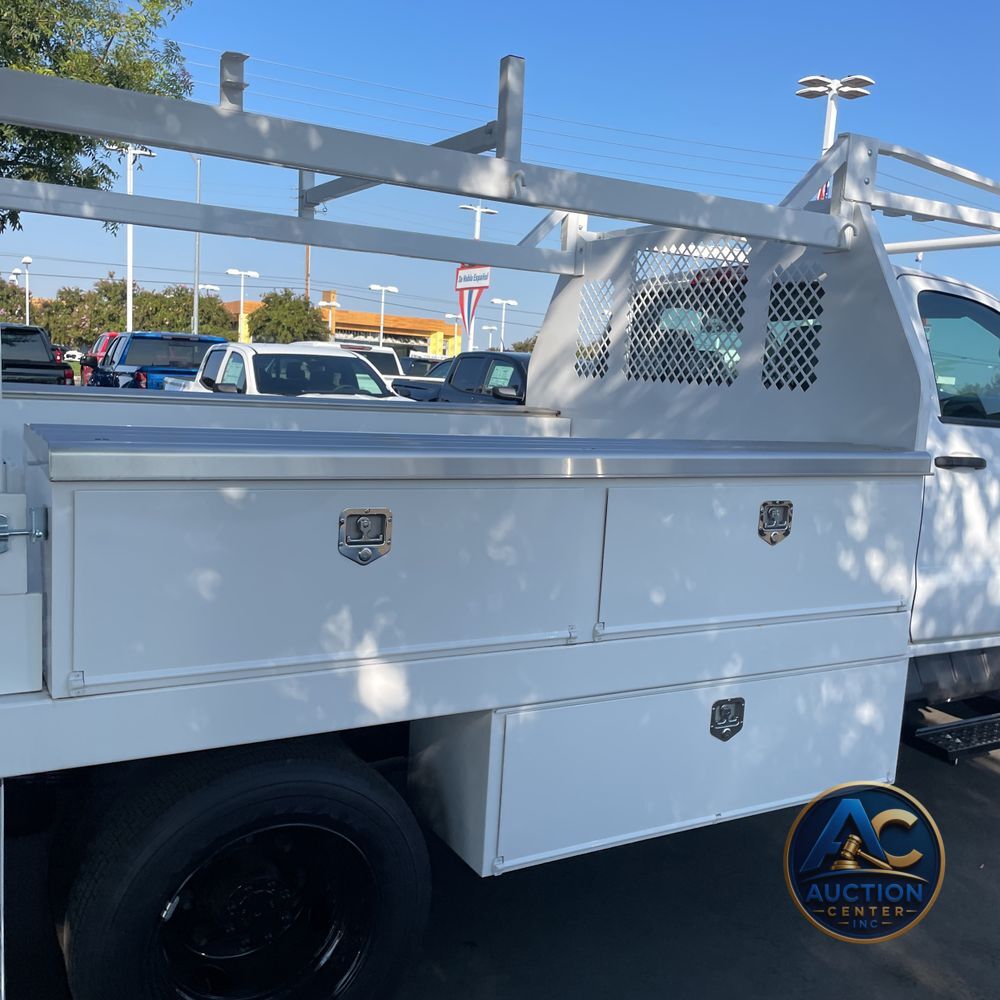 2023 Chevrolet Silverado 5500 W/T