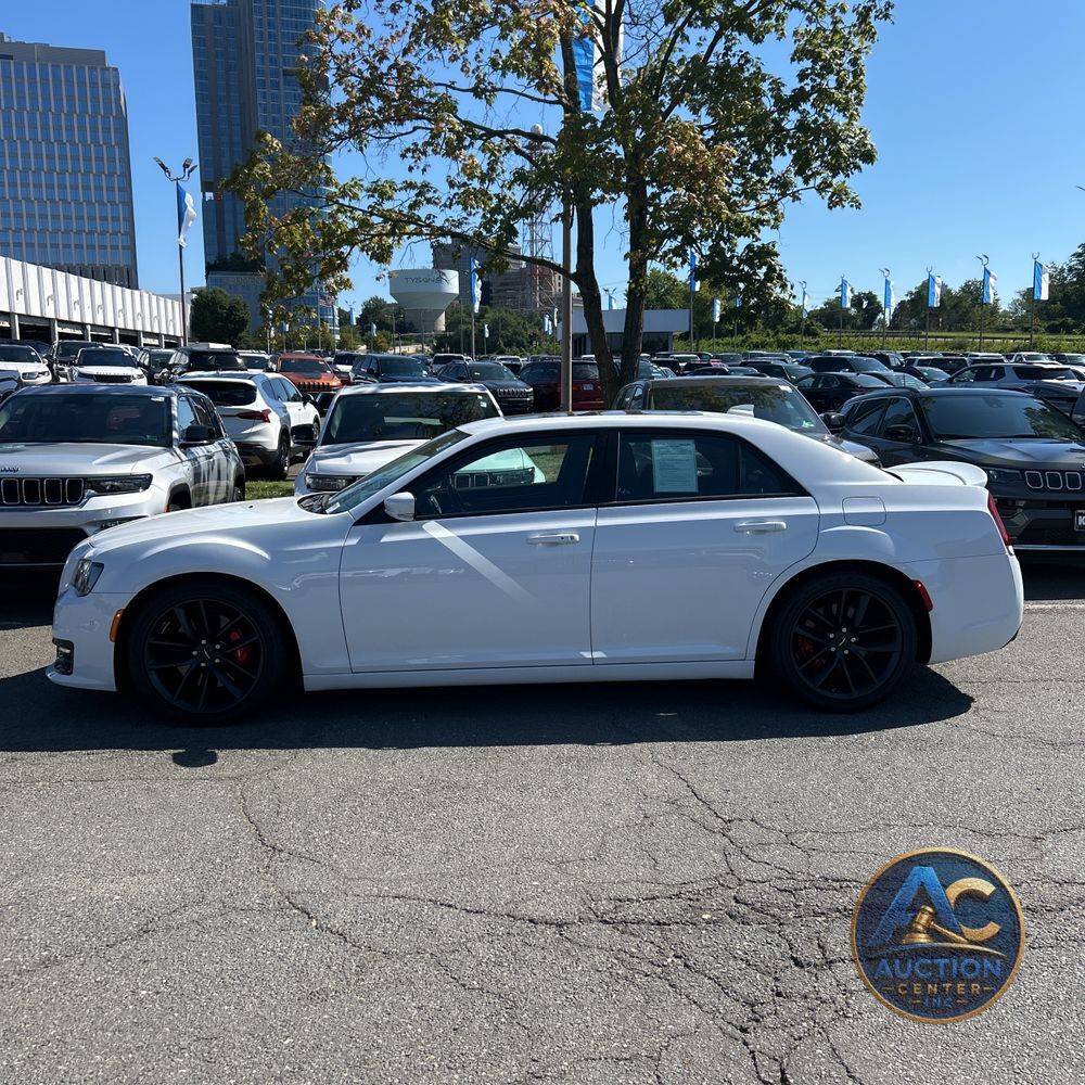 2023 Chrysler 300 C