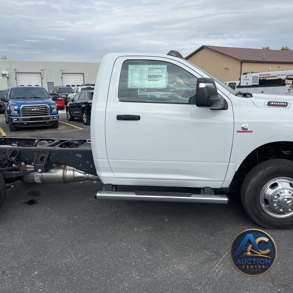 2024 Ram 3500 Cab/Chassis Tradesman
