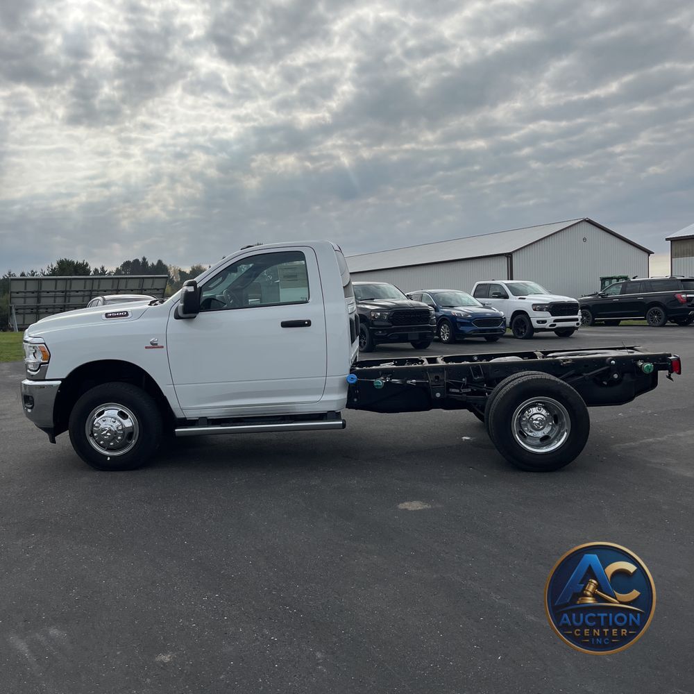 2024 Ram 3500 Cab/Chassis Tradesman
