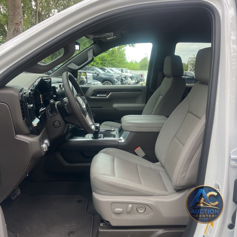 2025 GMC Sierra 1500 SLT