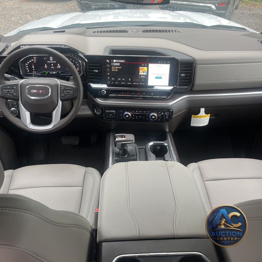2025 GMC Sierra 1500 SLT