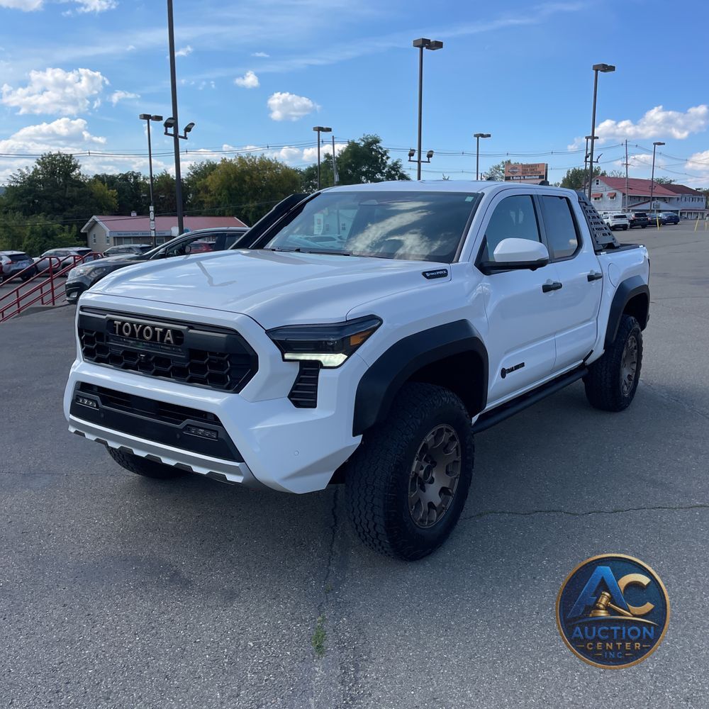 2025 Toyota Tacoma Trailhunter HV