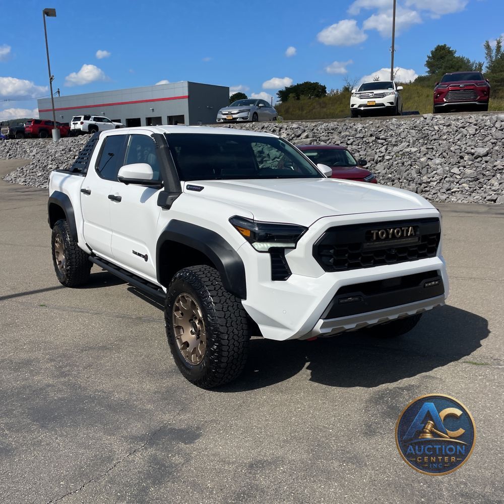 2025 Toyota Tacoma Trailhunter HV