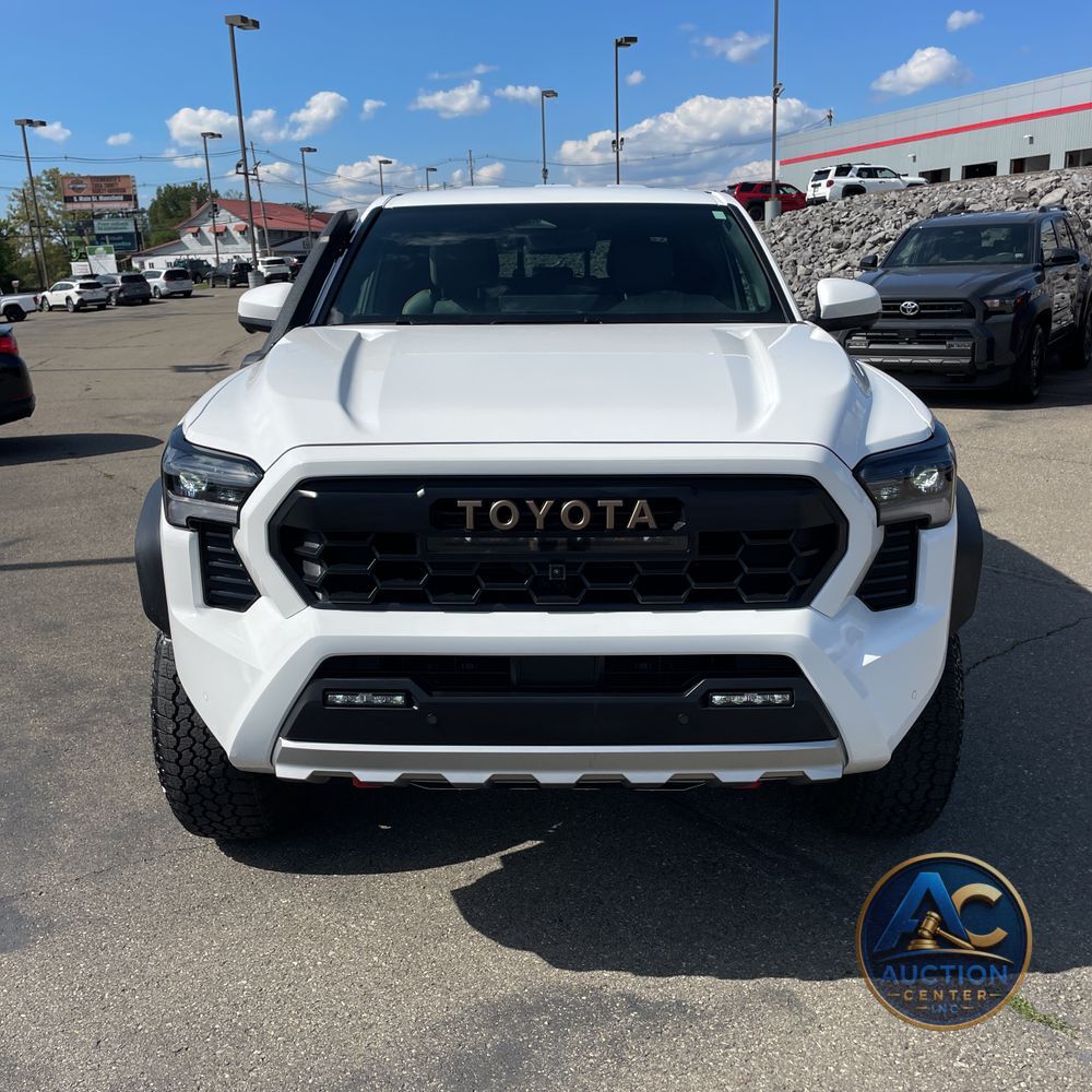2025 Toyota Tacoma Trailhunter HV