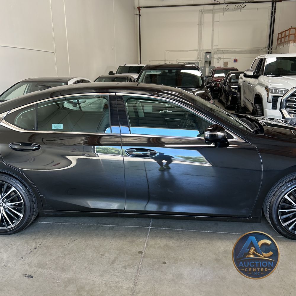 2025 Lexus ES 300h Base