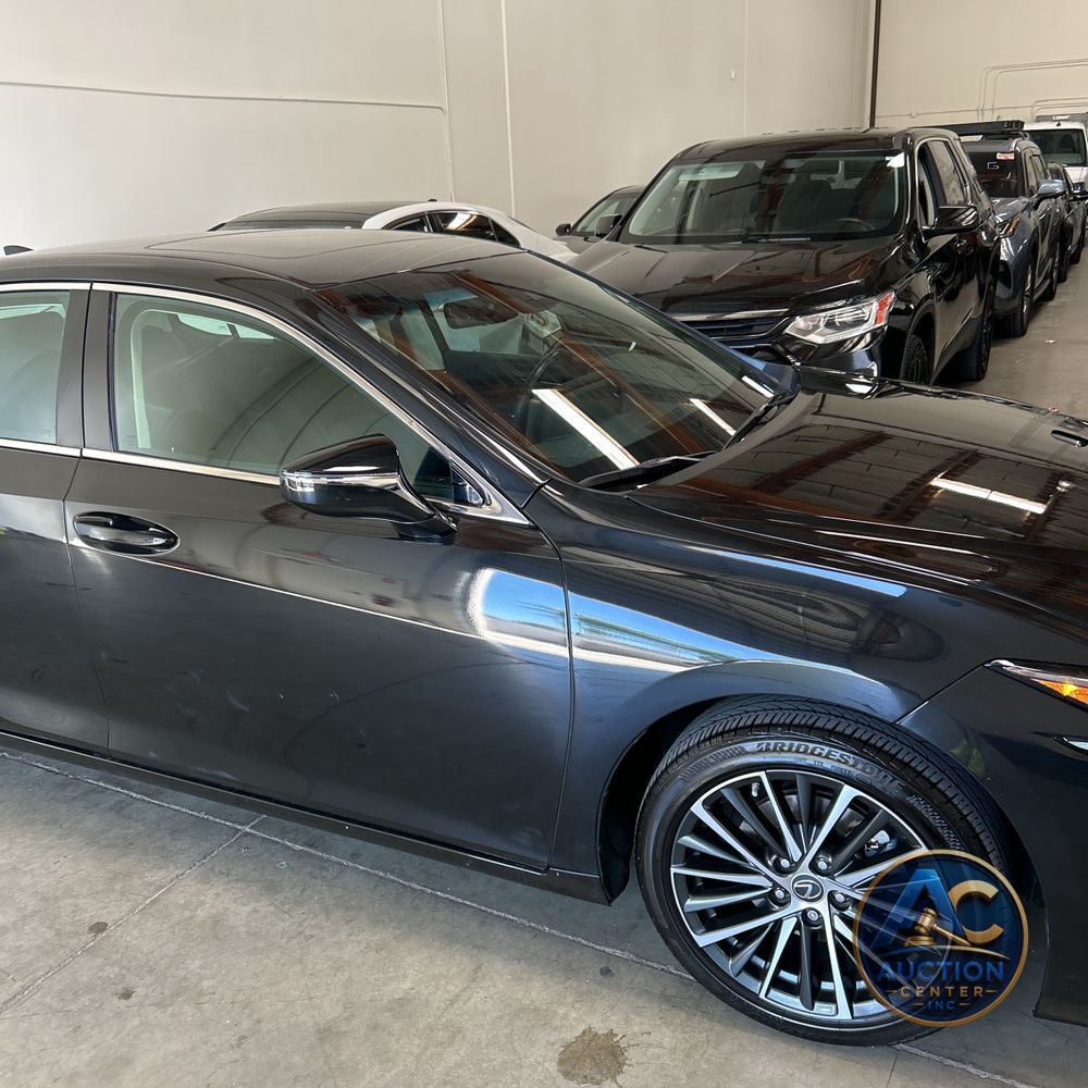 2025 Lexus ES 300h Base