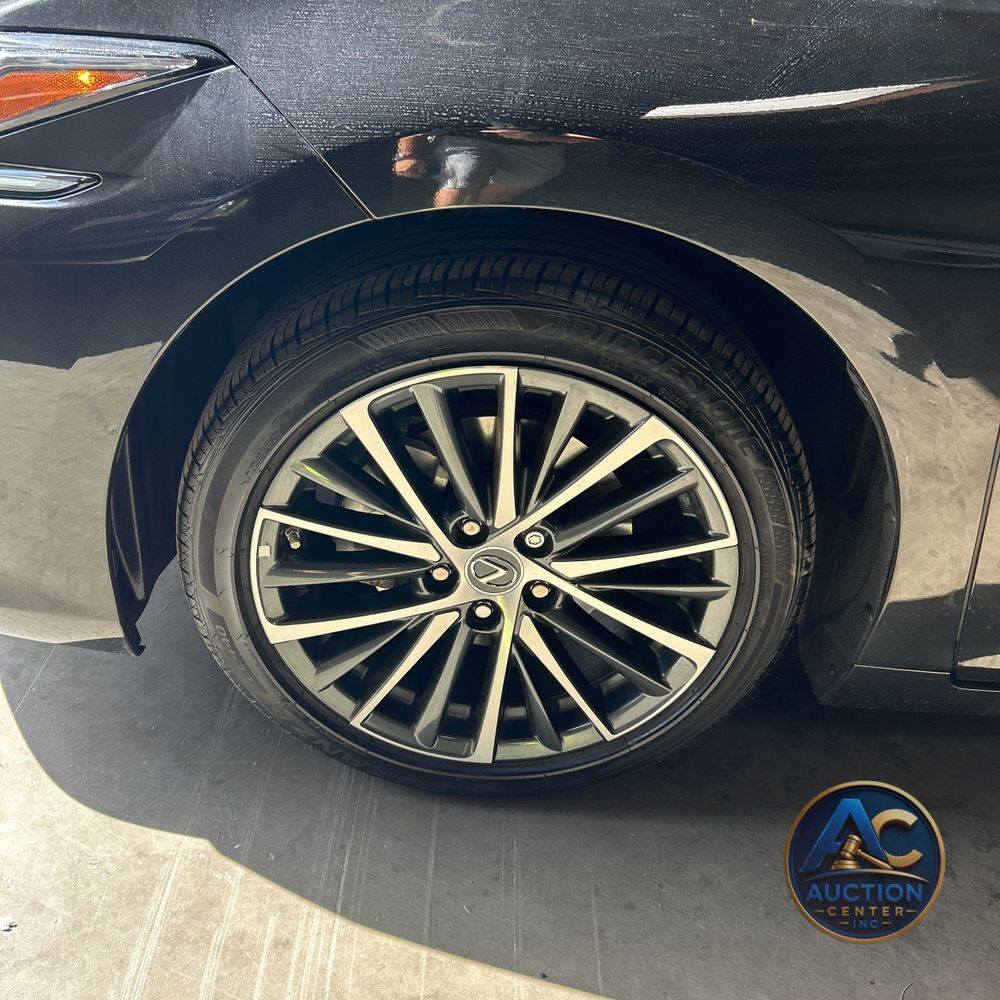 2025 Lexus ES 300h Base