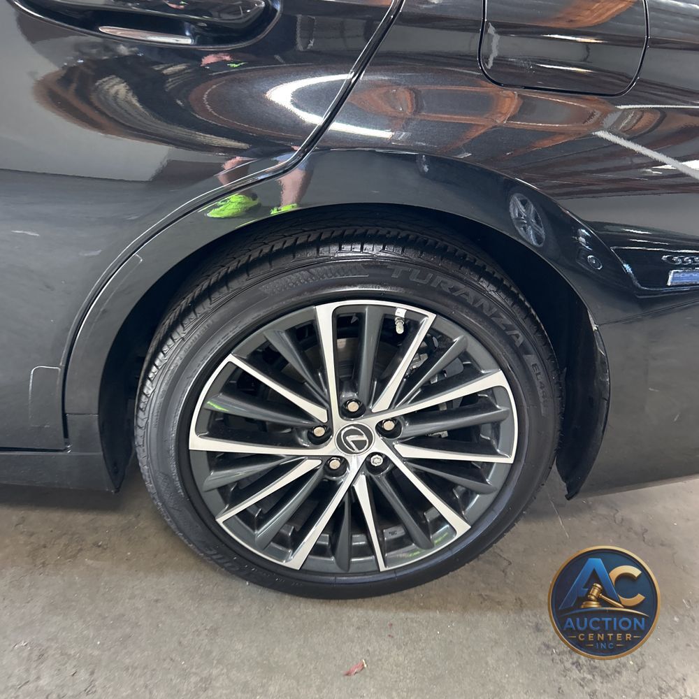 2025 Lexus ES 300h Base
