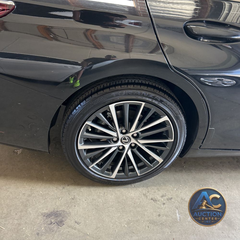 2025 Lexus ES 300h Base