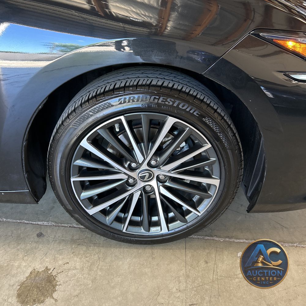 2025 Lexus ES 300h Base