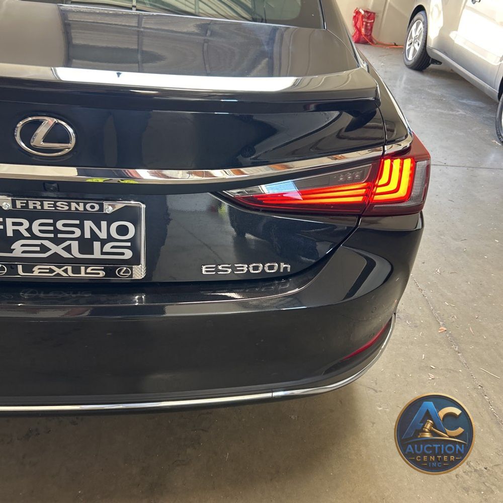 2025 Lexus ES 300h Base